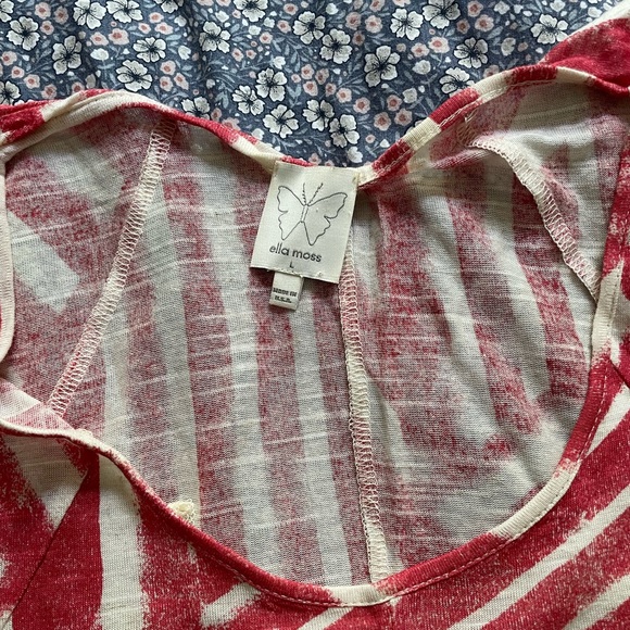 Super cute top for going out or at the office. - Picture 2 of 2